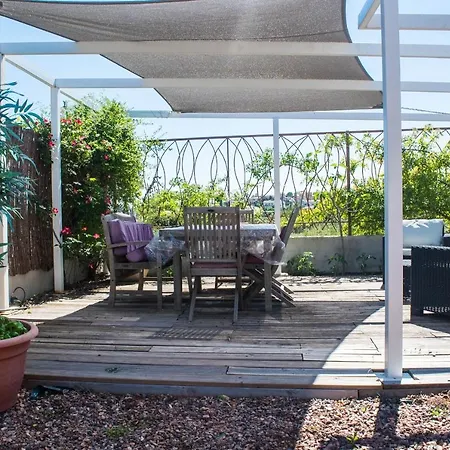 Studio Meuble Avec Vue Sur Le Golf A Appartement Juvignac