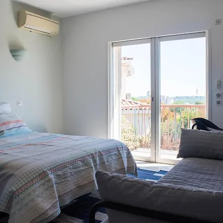 Studio Meuble Avec Vue Sur Le Golf A Juvignac